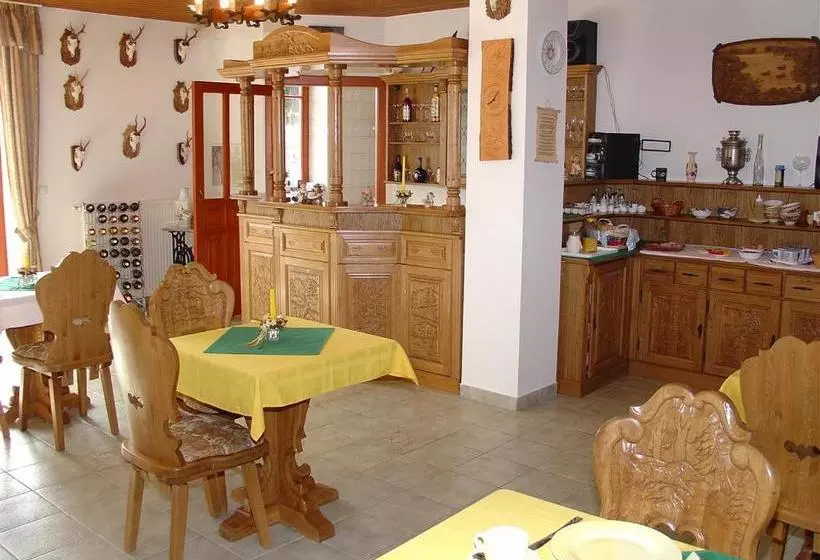 ベッドアンドブレックファースト Edelweiss Panzió