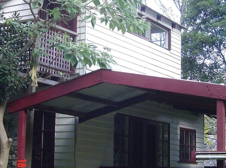 Stone's Throw Cottage Bed And Breakfast