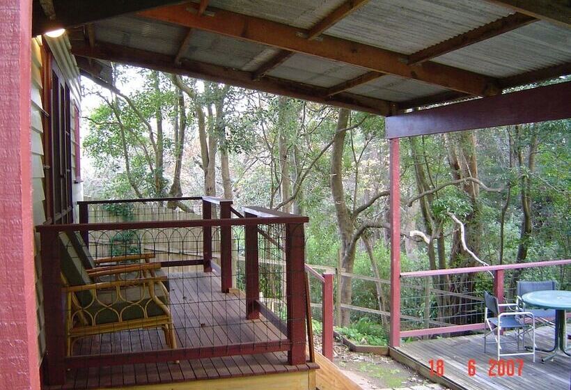 Stone's Throw Cottage Bed And Breakfast