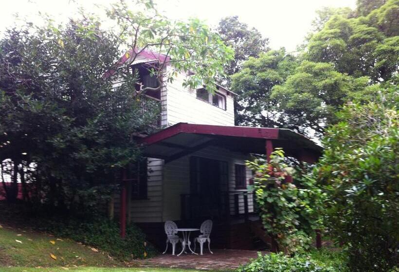 Stone's Throw Cottage Bed And Breakfast