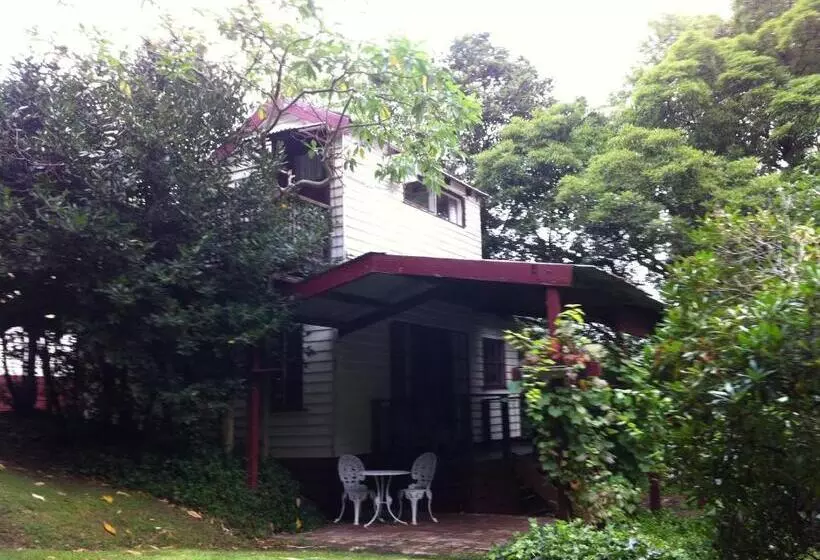 Stone's Throw Cottage Bed And Breakfast