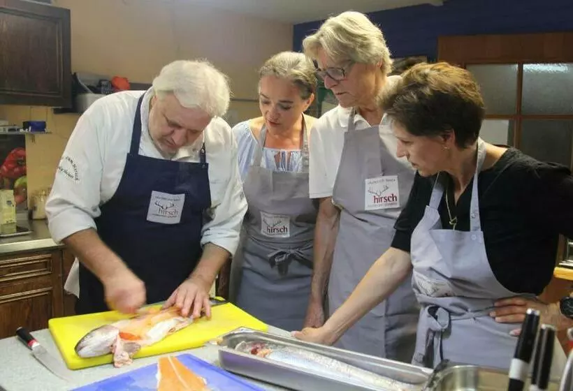 ホテル Gasthof Zum Hirsch