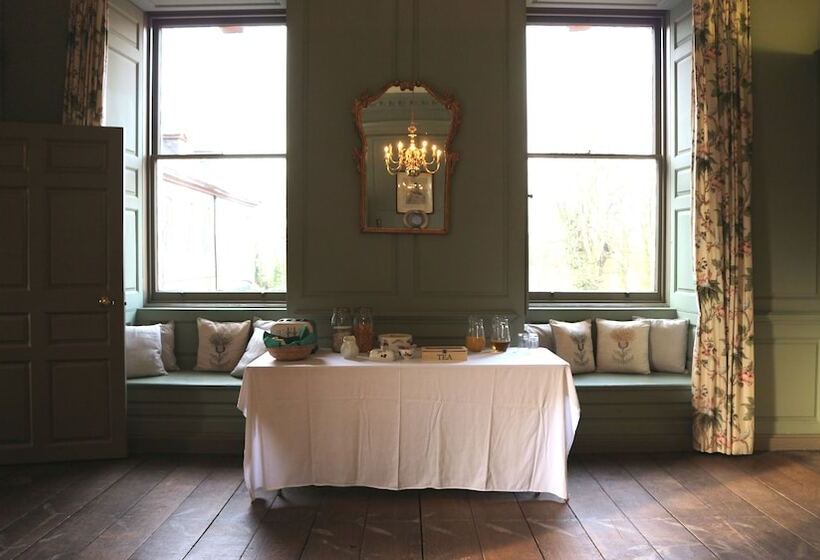 Пансион Crowcombe Court