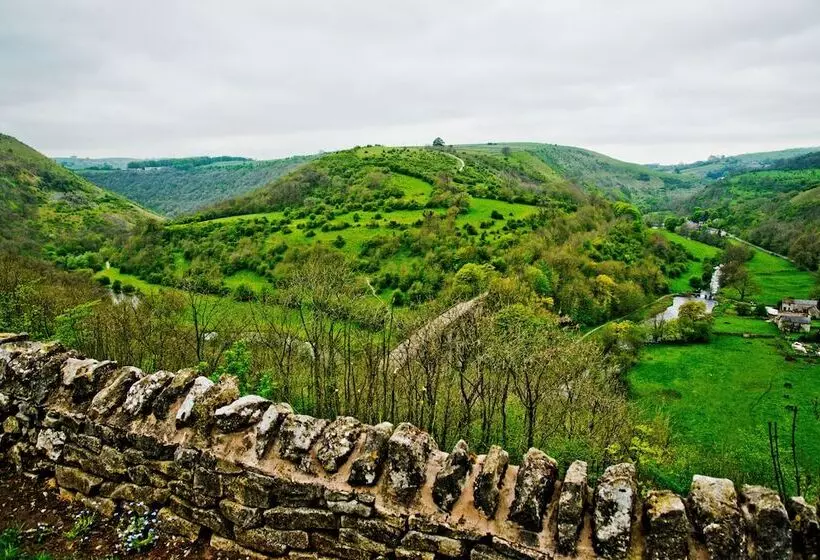 ペンション Monsal Head