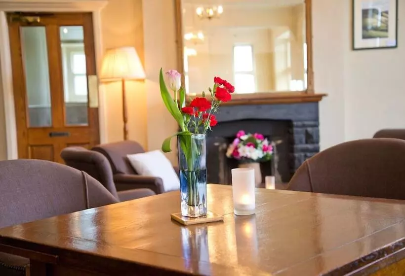 ペンション Monsal Head