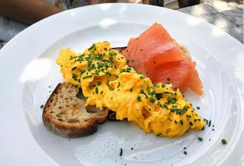 ペンション Monsal Head