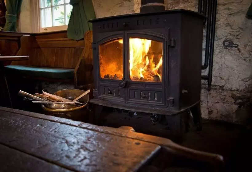 ペンション Monsal Head