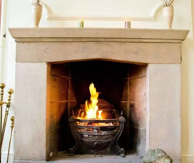 ペンション Monsal Head