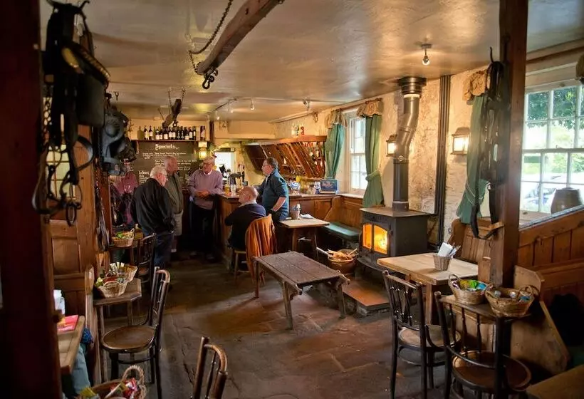 ペンション Monsal Head