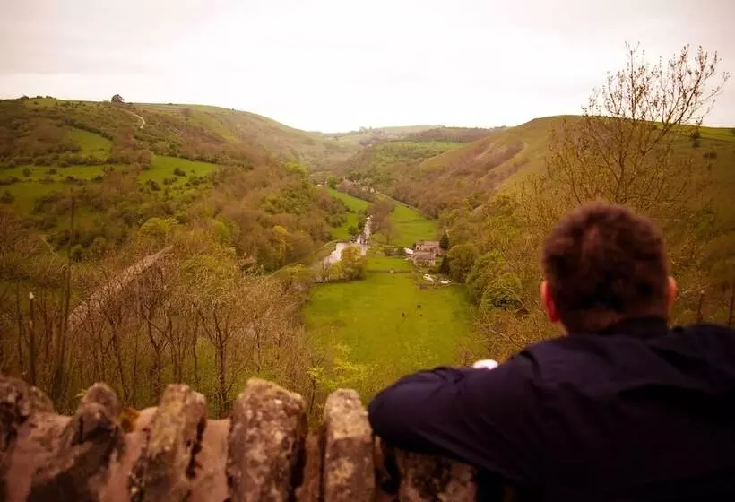 ペンション Monsal Head