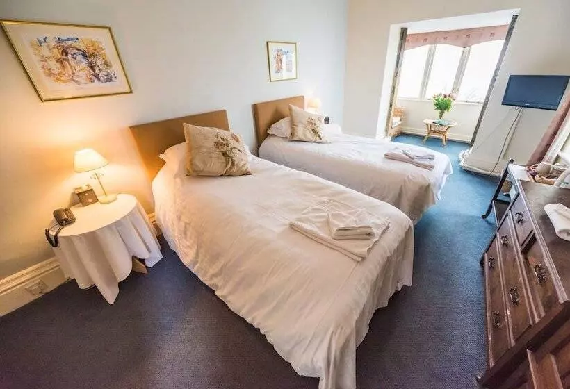 ペンション Monsal Head