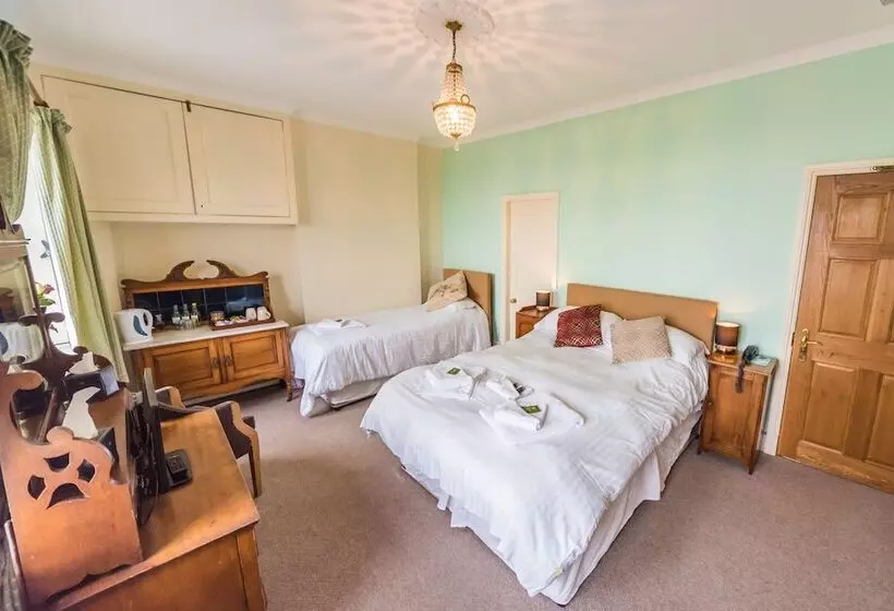 ペンション Monsal Head