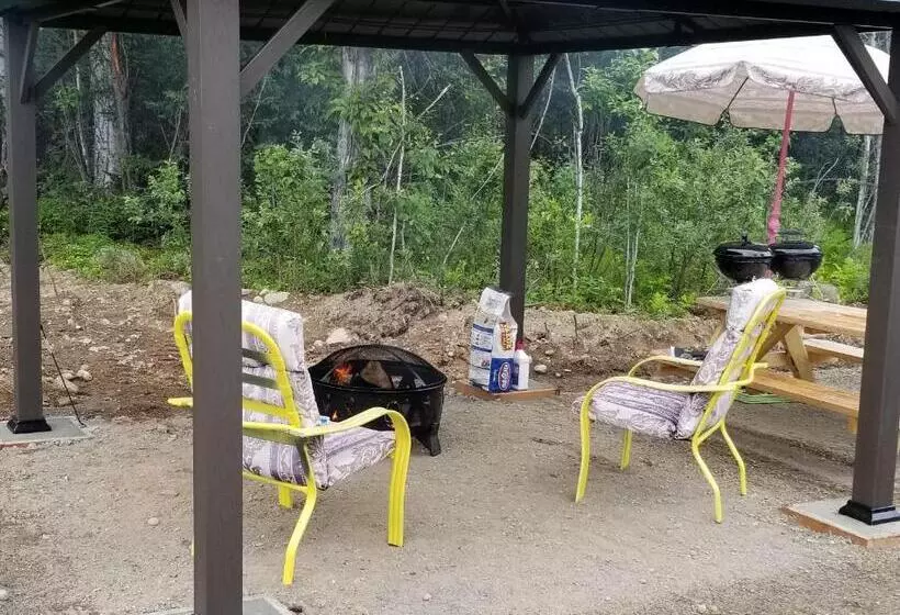 Retkeilymaja Cache Cabins