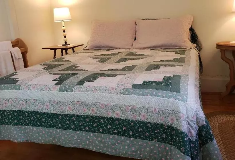 Retkeilymaja Hawks House Inn