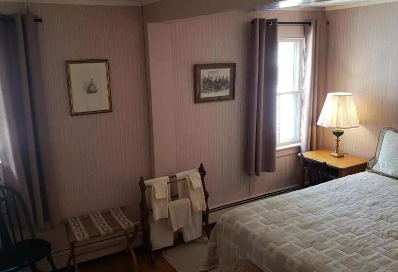 Retkeilymaja Hawks House Inn