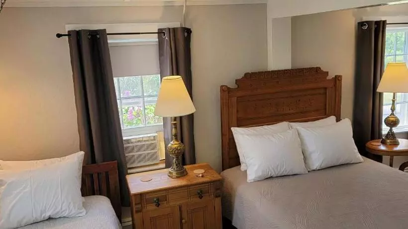 Retkeilymaja Hawks House Inn