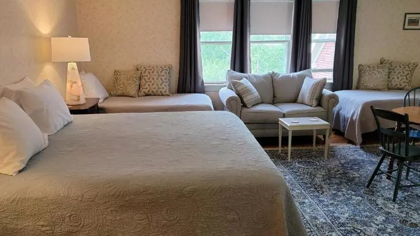 Retkeilymaja Hawks House Inn