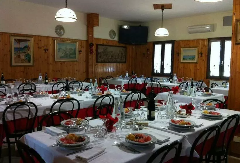 Retkeilymaja Laghi Paradiso