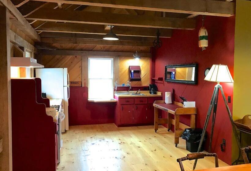 Общежитие West Quoddy Station Llc