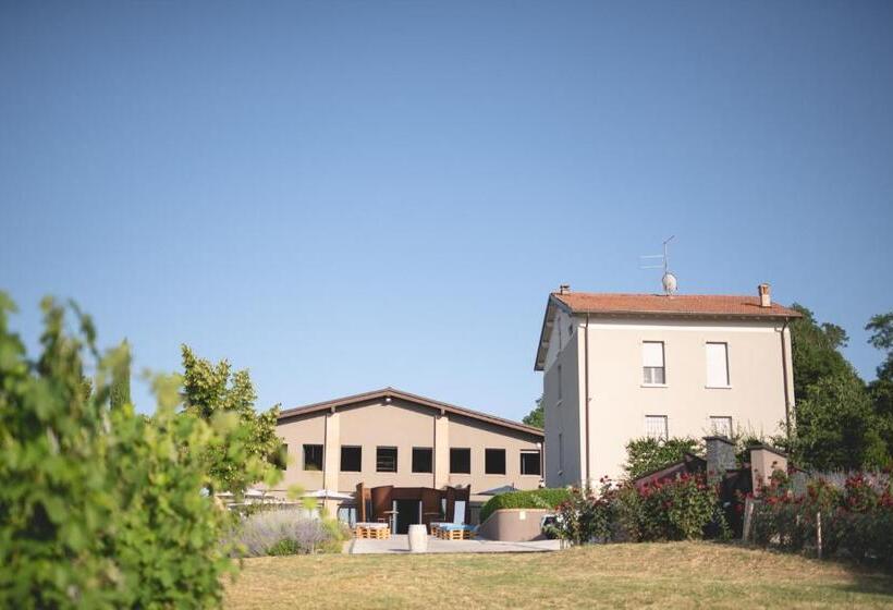 ベッドアンドブレックファースト Agriturismo Oinoe