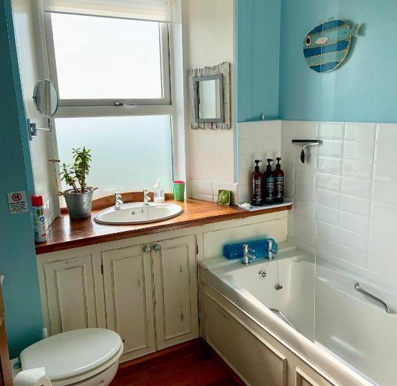 Aamiaismajoitus (B&B) Orsay House