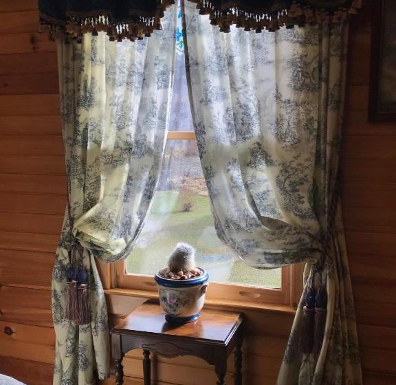 مبيت وإفطار River ' S Edge Inn