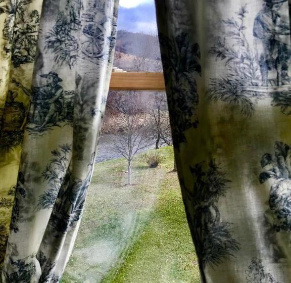 مبيت وإفطار River ' S Edge Inn