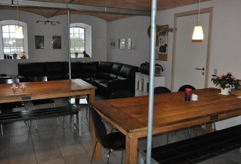 צימר Nordkap Farm Holiday & Hostel