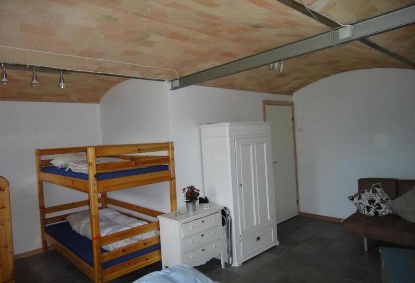 צימר Nordkap Farm Holiday & Hostel