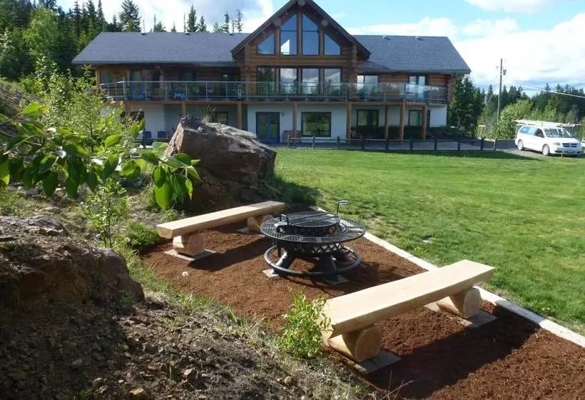 Little Black Bear Lodge/b&b