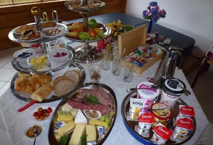 Little Black Bear Lodge/b&b