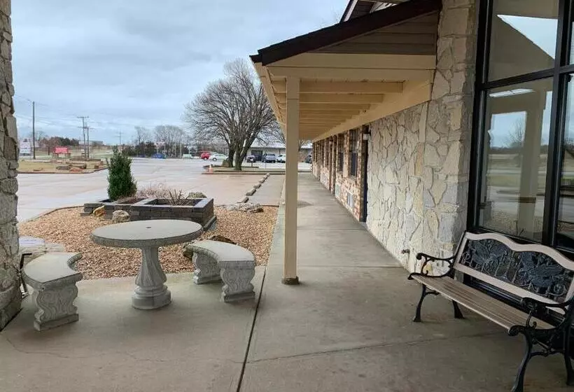 Motelli Owensville Inn