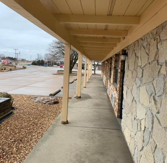 فندق على الطريق Owensville Inn