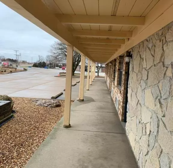 Motelli Owensville Inn