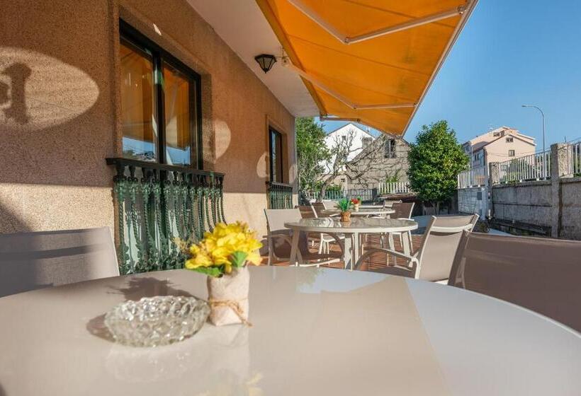 פנסיון Hostal Devesas