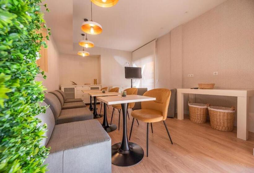 פנסיון Hostal Devesas