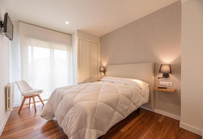 פנסיון Hostal Devesas