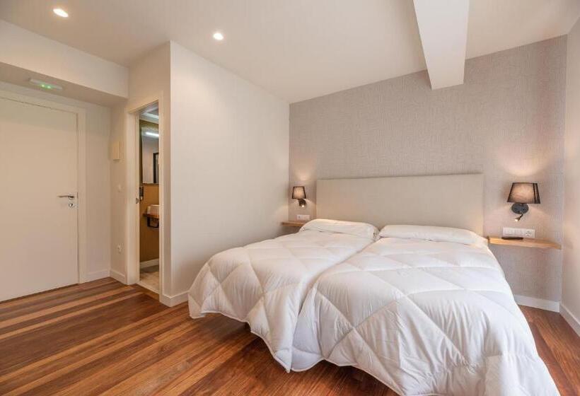 פנסיון Hostal Devesas