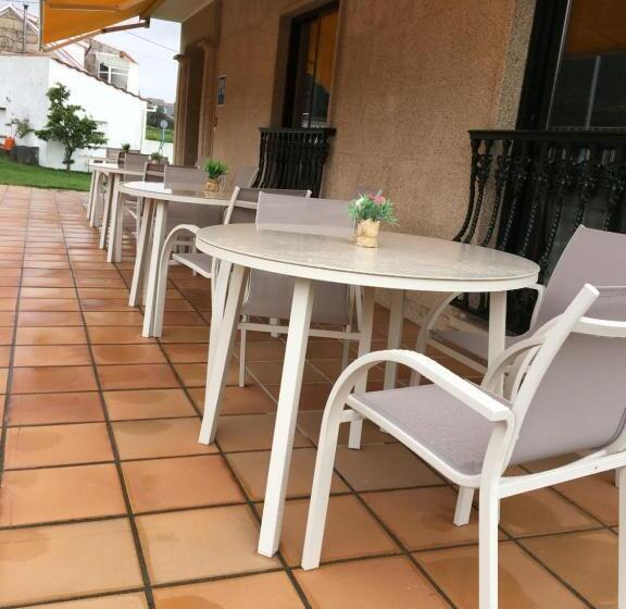 פנסיון Hostal Devesas