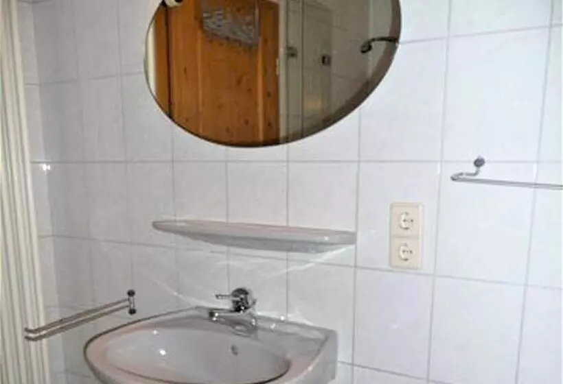 Retkeilymaja Gästehaus Reischmann