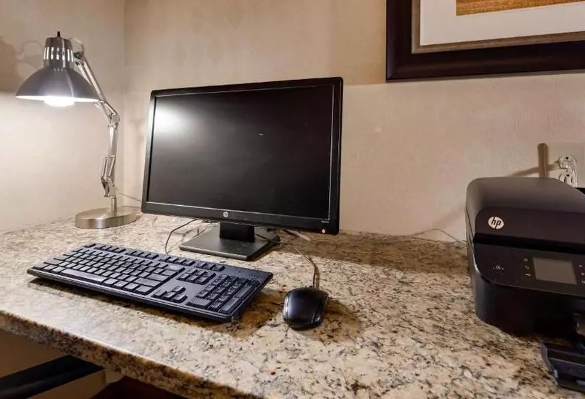 ホテル Best Western Executive Inn   Latta