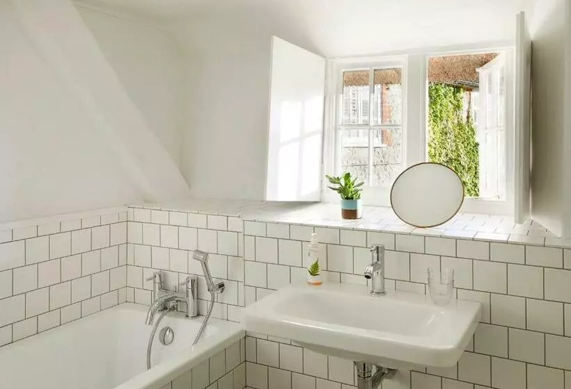 Hotelli Compasses Inn