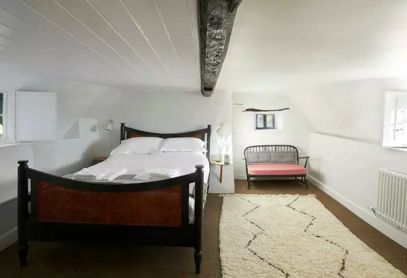 Hotelli Compasses Inn