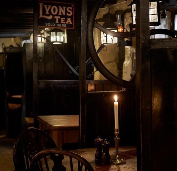 호텔 Compasses Inn