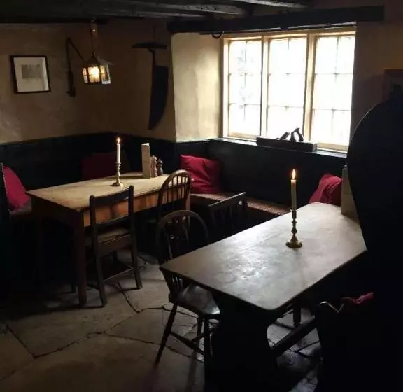 Hotelli Compasses Inn