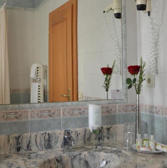 Отель Dienstl Gut