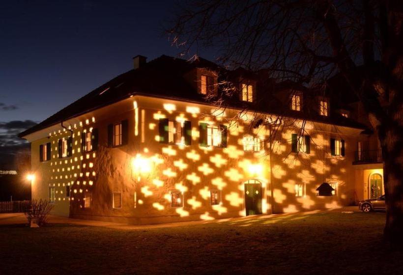 Отель Dienstl Gut