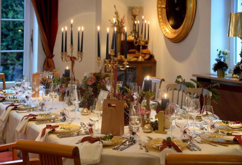 Отель Dienstl Gut