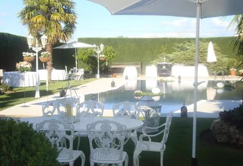 هتل El Jardin De Vikera