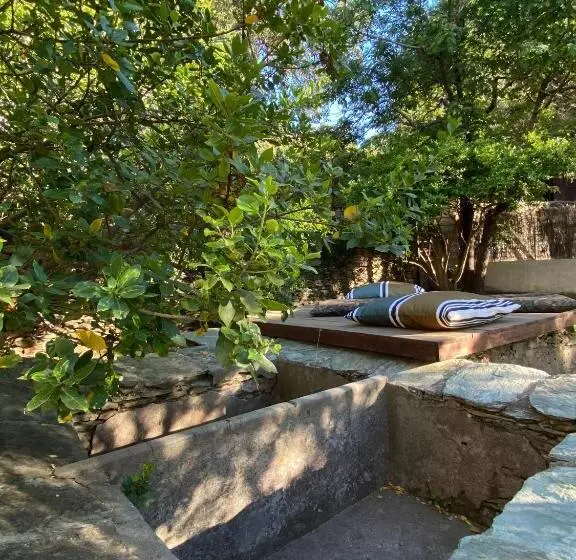 Hotelli Hôtel Restaurant Petra Cinta